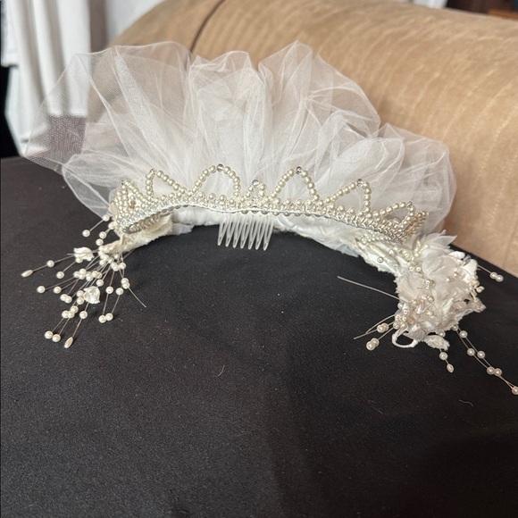 Alaska Brides Accessories - Vintage Pearl Beaded Bridal Headpiece with Veil & Floral Accents